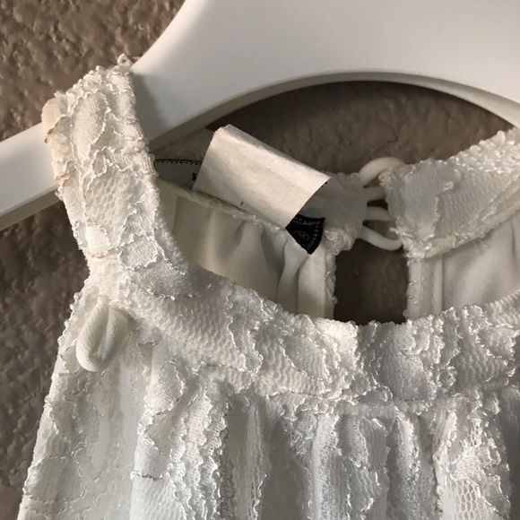 While lace dress - Picture 4 of 7